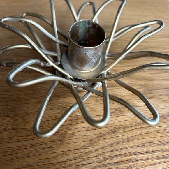 Vintage Flower Gold Metal Candle holder - Picture 2 of 3